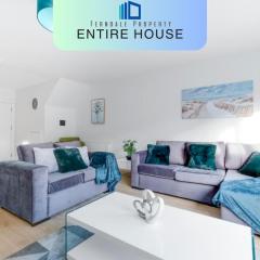 Modern 4 Bedroom House With Parking in Farnham Royal, Slough By 360stays