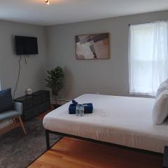 The Residence Room # 3 at The West End NEW Private Room Close to Downtown
