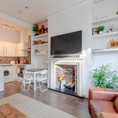 Radiant and Roomy 2BD Flat - Fulham!