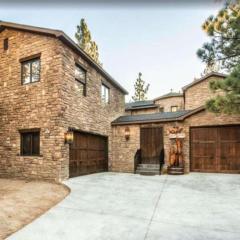 Big Bear Castle by AvantStay Private Home in Great Big Bear Location w Hot Tub