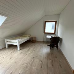 Ruhige 4 Zimmer OG-Wohnung Z2