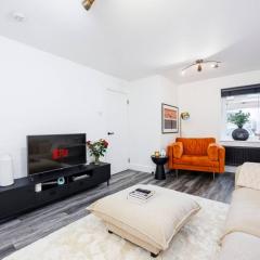 Stylish 2-Bed East London Home Contractors Parking Sleeps 5 Near ExCeL London
