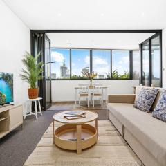 Waterfront Modern 2B2B APT@Marina square