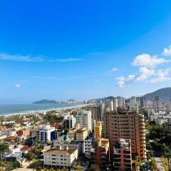 Apto com vista para o mar com 2 vagas - Guarujá