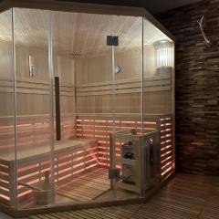 Großzügige und romantische Wellnessoase mit privater Sauna in ruhiger Lage