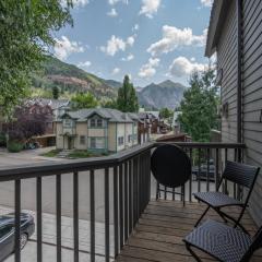 Tri-level condo, close to Coonskin Lift!