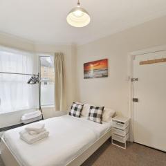 LiveStay - One Bedroom Studio Near The Beach