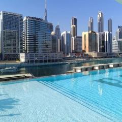 1BR Canal View 10 min to Dubai Mall & Burj