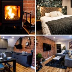 VIP - 2 BR Grade 2 Luxury Industrial House with Log Burning FIRE & electric blinds in the Heart of the JQ