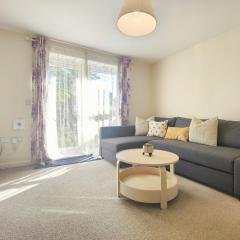 The Bushmoor - Spacious Holiday Townhouse 10 Minutes to City Centre Free Parking
