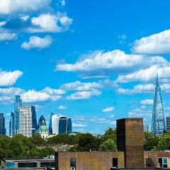 Spacious Room with City Skyline Views close to London Eye