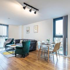 Stylish 2 Bed City Centre Apartment with Sofa Bed - FREE Parking, Coffee Machine, Netflix & Alexa