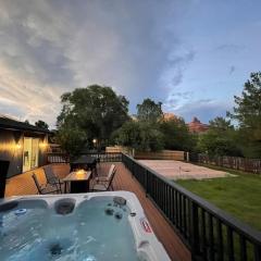 Uptown Vacation Villa at The OZ with Hot tub and Views
