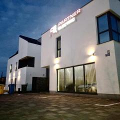 4TREES Airport Apartments and Rooms