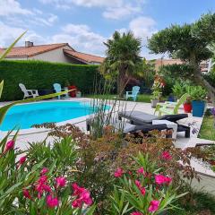 Chambre privée entrée indépendante piscine familiale chauffée, 4 min du Puy du Fou