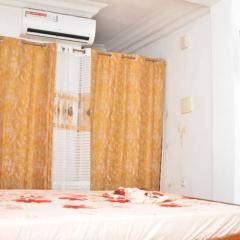 Chambre moderne meublée à Bonapriso - Douala