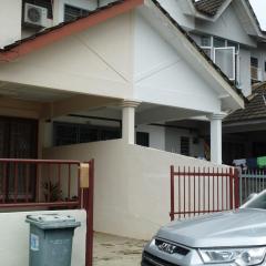 Relax House near Teluk Cempedak Kuantan