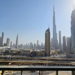 Luxury 3 Bed + Maid Room in Downtown Apt With Burj Khalifa View