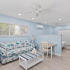 Captain Ed's - Charming Studio at PalmView of Sanibel with Bikes