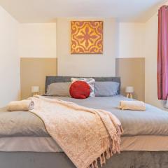 STAYZED R - Urban Oasis NG7, Walking Distance From City Centre & Lots of Amenities - Large bedrooms, Perfect for Work, Tourism, Family and Contractors - Long Stays Welcome