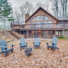 Cozy Wisconsin Cabin with Deck, Kayaks and Lake Views!