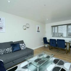 Luxe & Stylish Central Luton 2Bed Apt - Fast Wi-Fi & Private Patio