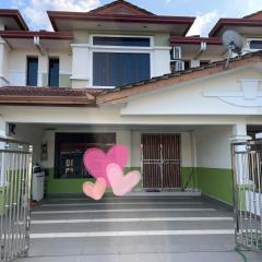 Sibu Homestay Happy Family