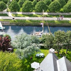 La villa M Vannes, villa les pieds dans l'eau sur le port, avec grand jacuzzi