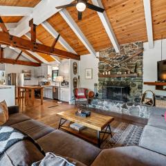Trailblazer Chalet at Olympic Valley with Private Hot Tub and Ski Shuttle