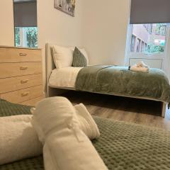 Lovely Triple and Quadruple Bedrooms in Euston