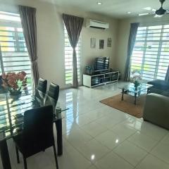 Setia Residen Semi-D two half storey 5 Bedrooms unlimited wifi