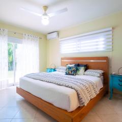 Chic Villa with King Room BBQ Pool Restaurant Shuttle