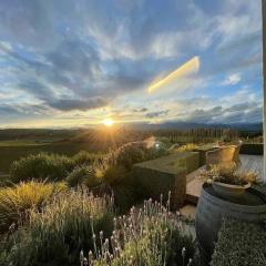 Luxury cottage with stunning vineyard views