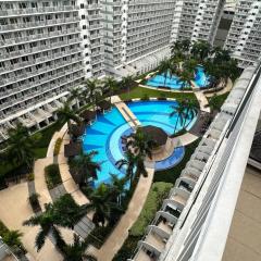 Tropical Balcony Pool View, 14th floor, MOA, Netflix, Airport at Shell Residence