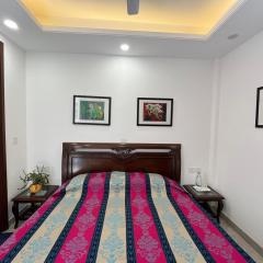 Fully Furnished Comfortable Rooms in Hauz Khas - Woodpecker Apartments