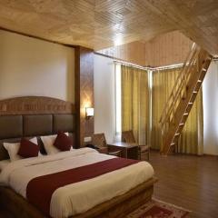 Hotel Laxmi Narayan Manali - Balcony with Mountain view