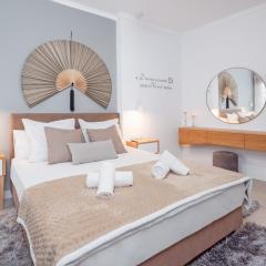Singer Design Suite - Luxury 60sqm Urban Retreat in Kalamata