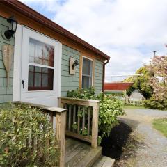 1 bedroom cottage, walk to First Beach