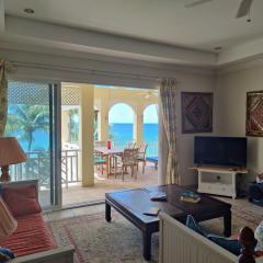 Queen Angel Suite. Stunning Apartment on Grafton Beach with Direct Beach Access