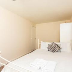 Spacious 2BD House wPrivate Garden - Kennington!