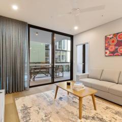 1BR Luxury apt at prime location w carpark