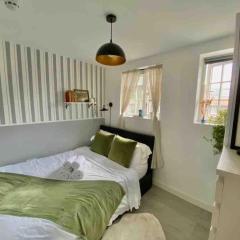One bedroom Putney Village flat