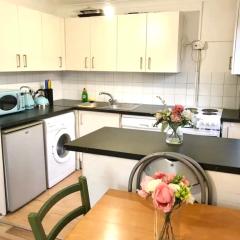2 Bed Flat Privite in Canada Water