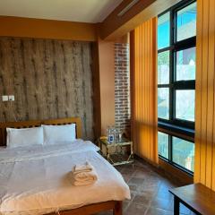 loo niva guest house studio apartment with balcony