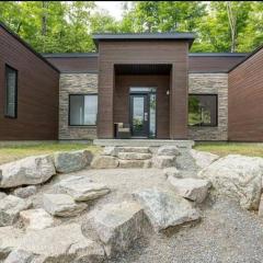 Modern Chalet, 10 mins from Tremblant Ski Resort