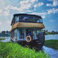 Grand Villa Houseboat