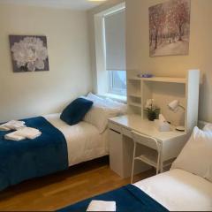 Private Rooms in Euston Square, Central London (161/4)