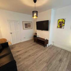 Cool 2 Bed Hornchurch House, Arcade Games, Free Parking
