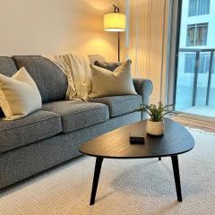 Toronto Entertainment District - King Bed Condo - Close to Core - Dome - Scotiabank - CNE - Fort York - Near King St W