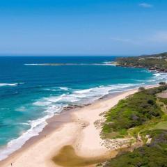 Caves Beach suite with beach location and Pet friendly